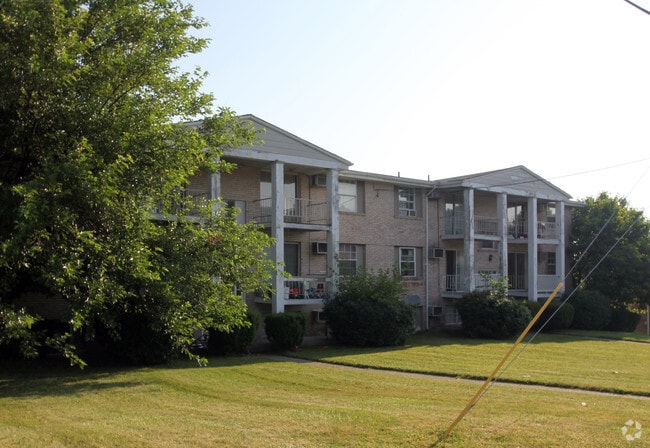 Building Photo - 9-15 Sunnyslope Dr