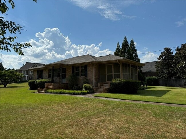 Building Photo - 5005 Lower Roswell Rd