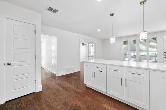 Building Photo - 6414 Kenilworth Dr