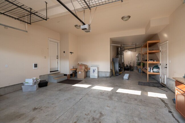 Building Photo - Sun Meadow Home 4 Bed + Bonus + Office + H...