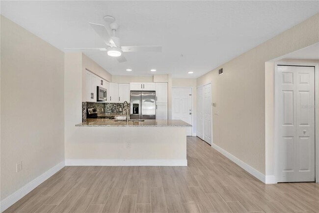 Building Photo - 13953 Fairway Island Dr