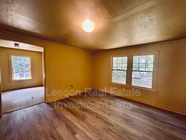 Building Photo - 2520 Merwin St