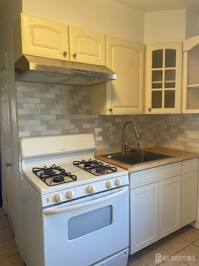 Building Photo - 638 Bound Brook Rd