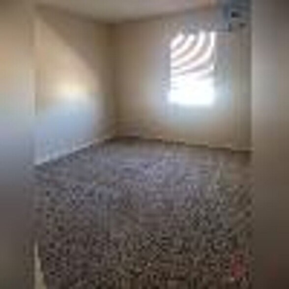 Building Photo - 540 W Stevens St