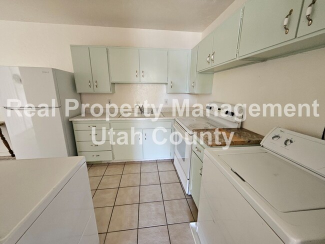 Building Photo - Orem 4-Plex