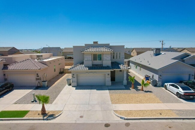 Building Photo - Beautiful 4 bed/2.5 baths in the desirable...