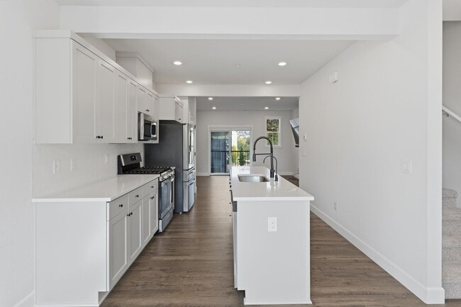 Building Photo - 3 Bedroom, 3.5 Bathroom Cooper Mountain Townhouse