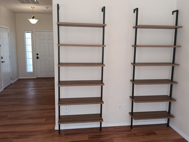 Building Photo - 3 Bedroom, 2.5 Bathroom Home! Schedule a Showing Today!