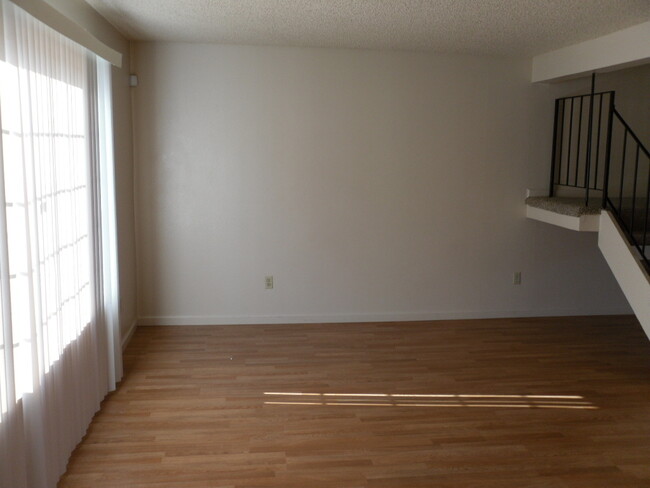 Building Photo - CONDO READY FOR MOVE IN!