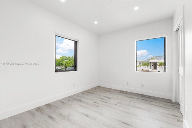 Building Photo - 8550 SW 28th St