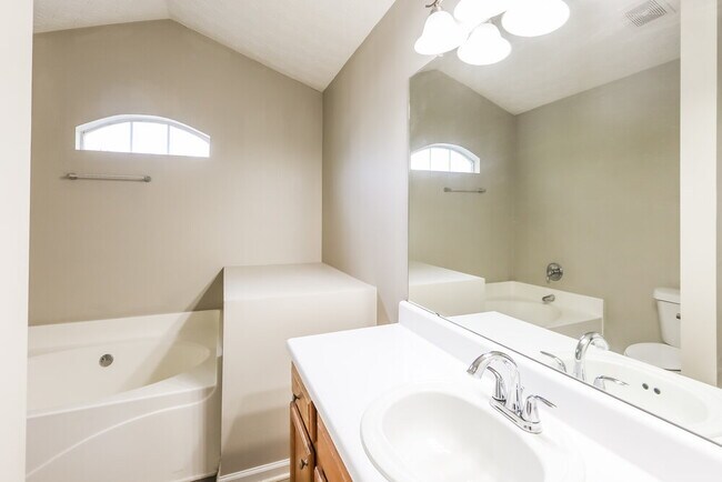 Building Photo - 896 Madison Ct