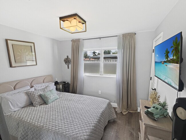 Building Photo - 100 SW 17th St