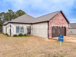 Building Photo - Modern Living in Brookwood!