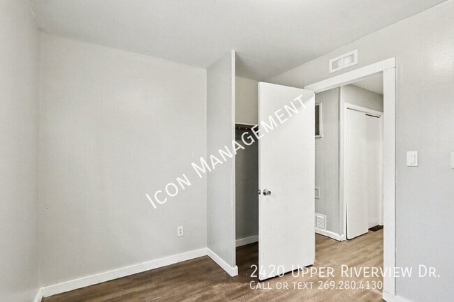 Building Photo - 2420 Upper Riverview Dr
