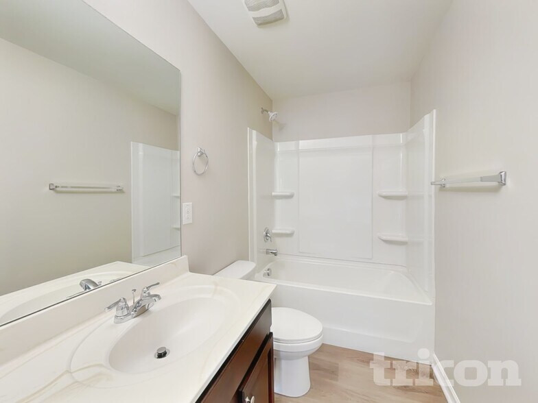 Building Photo - 1760 Long Acre Dr