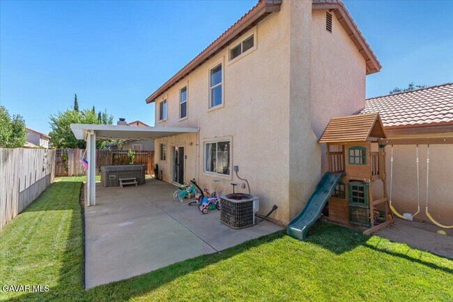 Building Photo - 40144 Cantara Dr
