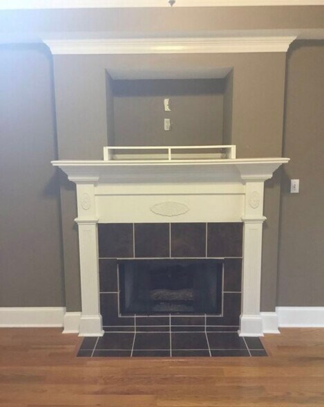 Living rm fire place - 2020 Glennfield Ln
