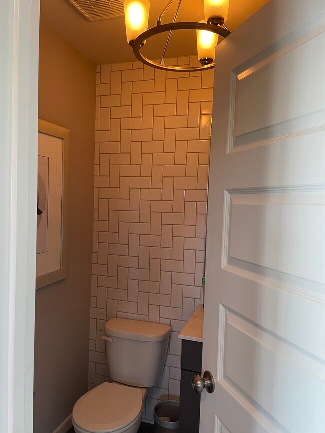 Building Photo - 2 Capital Trail Row