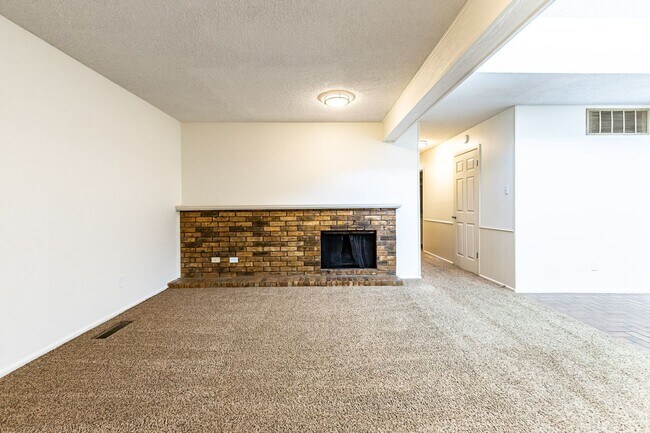 Building Photo - 1/2 Off 1st months rent