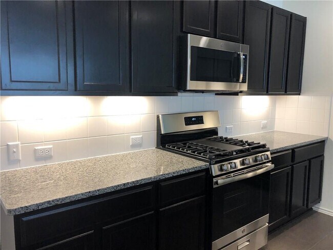 Building Photo - 533 Sweetwood Ln