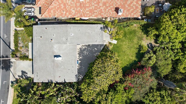Building Photo - 2304 S. Ola Vista
