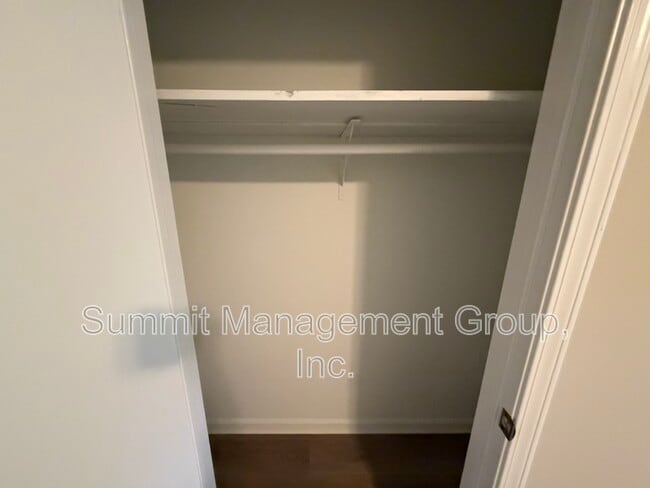 Building Photo - 1035 Eastview Rd NE