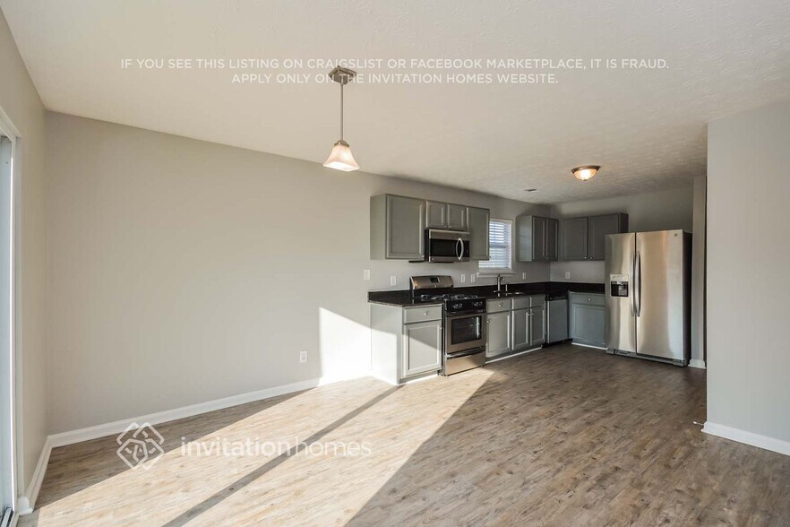 Building Photo - 423 Crested View Dr