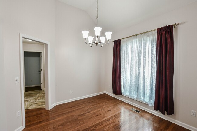 Building Photo - Pet Friendly Near i24!