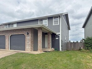Building Photo - 780 N Cloverleaf Loop