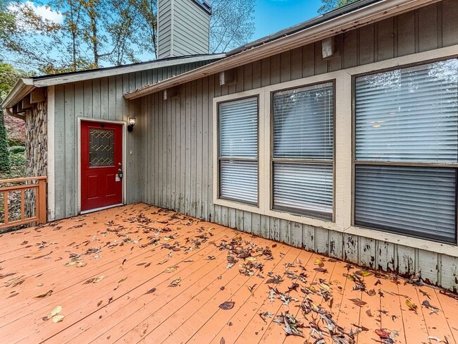 Building Photo - Beautiful 4 BR 3.5 BA Home in Marietta!
