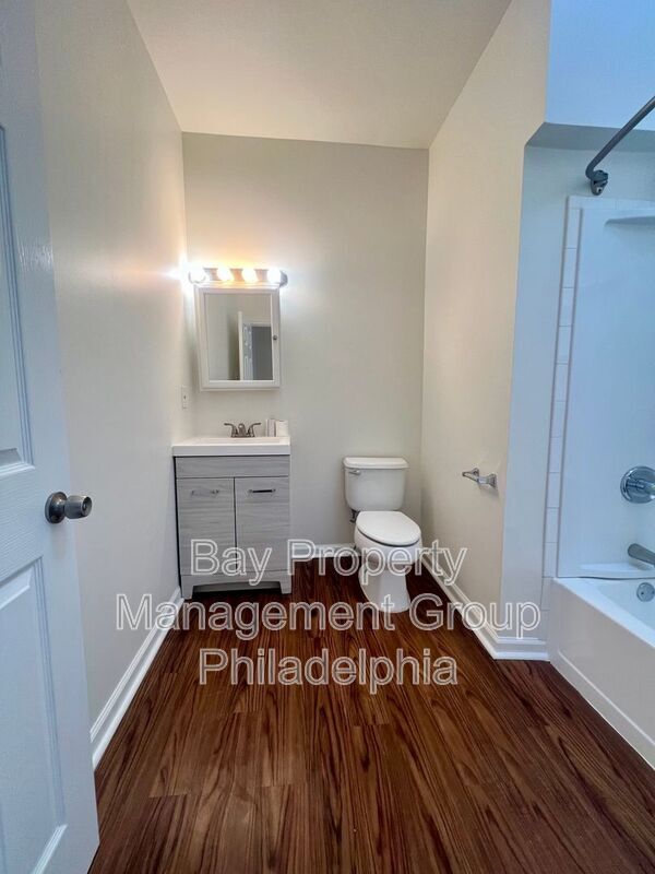 Building Photo - 2165 W Grange Ave