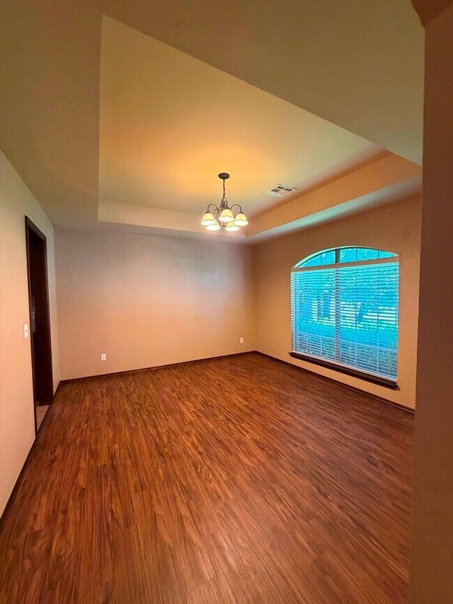 Building Photo - 3 bd/2 ba on Half acre - Edmond Schools