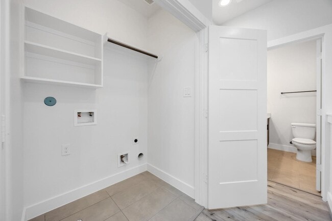 Building Photo - 318 Charlock St