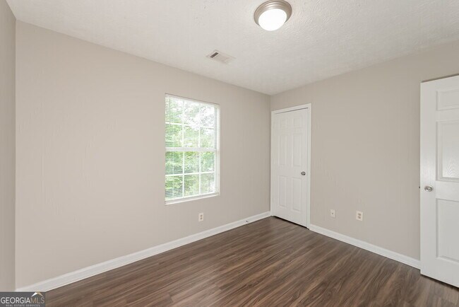 Building Photo - 3296 Goldenchain Dr