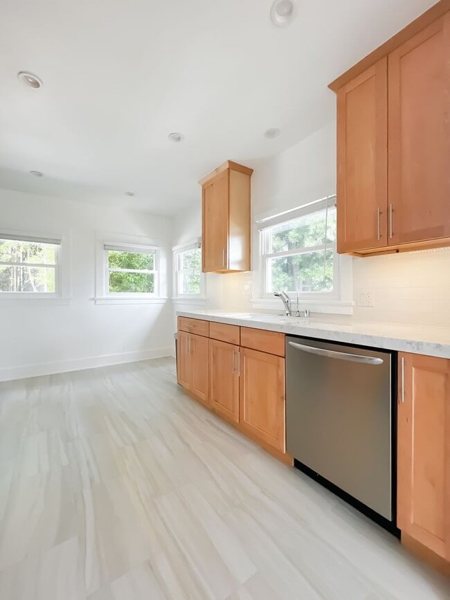 Building Photo - Unbelievable Stand-Alone 2-Bedroom House in Prime West Hollywood Hills