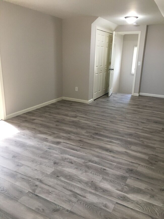 Building Photo - COMING SOON!!! 3 Bedroom, 2 Bath, 2 Car Garage. Newly  Remodeled