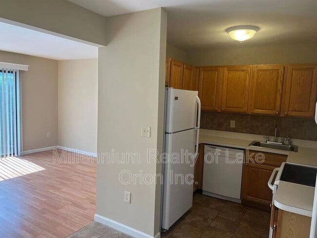 Building Photo - 50432 Bay Run S