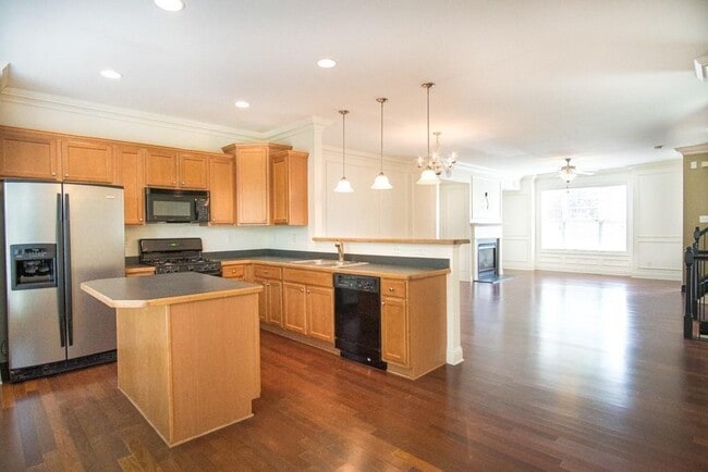 Building Photo - 5720 Pine Oak Dr NW