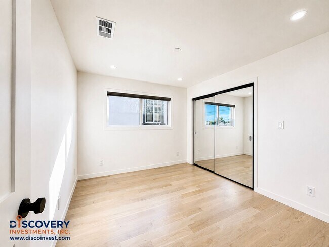 Building Photo - 3939 Midvale Ave