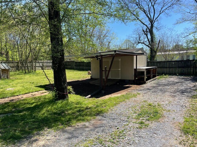 Building Photo - Nice three bedroom two bath modular home i...