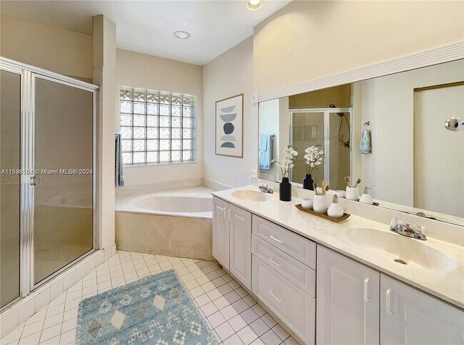 Building Photo - 16356 Malibu Dr #36