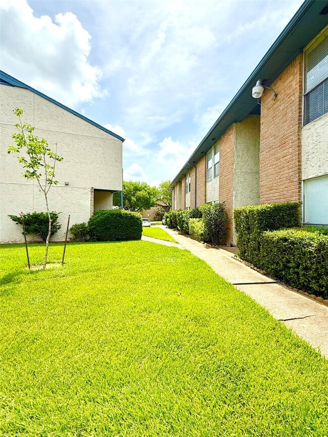 Building Photo - 8360 Jorine Dr