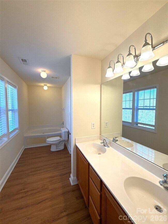 Building Photo - 10082 Paisley Dr