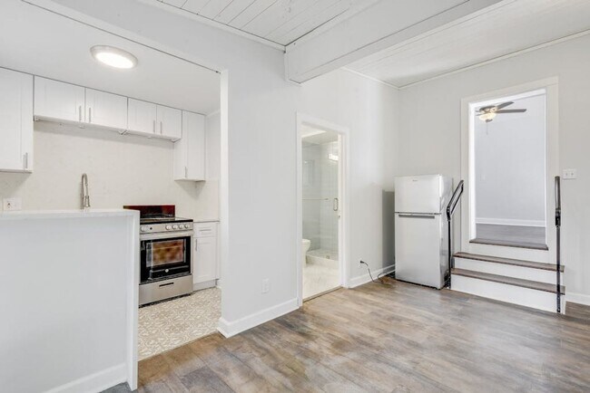 Building Photo - 403 E 32nd St