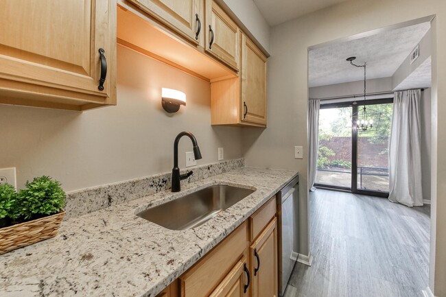 Kitchen 001 - 911 Outlook Ridge Ln