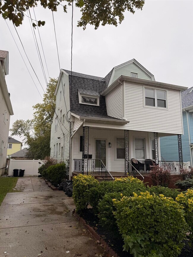 Building Photo - 22 E 39th St