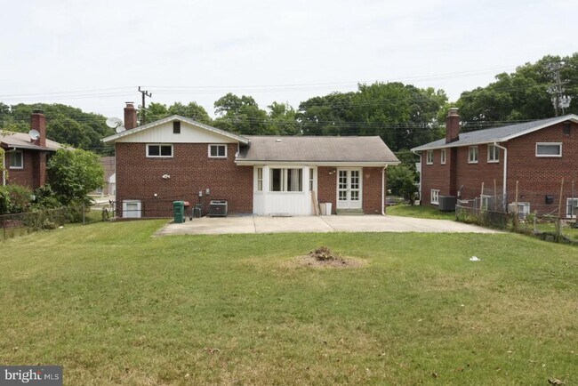 Building Photo - 7104 Adelphi Rd