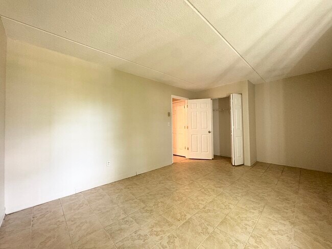 Building Photo - 48 Ellingwood St