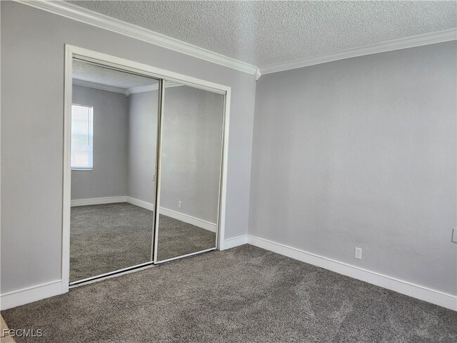 Building Photo - 1111 SE 9th Ct