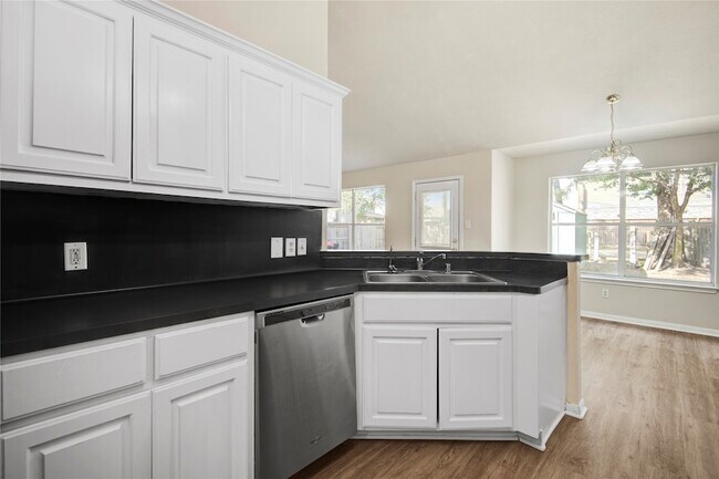 Building Photo - 16145 Sun View Ln